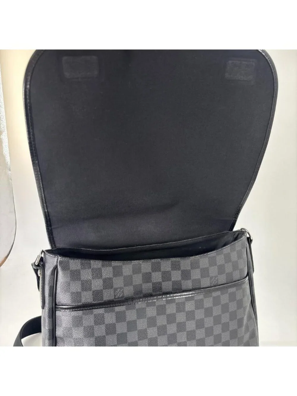 Louis Vuitton Damier Graphite Daniel GM Shoulder Bag